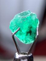Swat Emerald Marvel: 1.90ct Emerald Crystal (5.20 × 7.53 × 5.90 mm) - Image 5