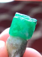 Stunning 17.95 ct Emerald – Compact Elegance in Green - Image 3