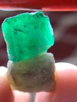 Stunning 17.95 ct Emerald – Compact Elegance in Green - Image 4
