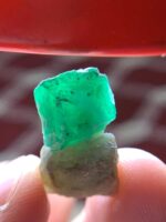 Stunning 17.95 ct Emerald – Compact Elegance in Green - Image 5