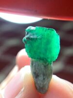 Stunning 17.95 ct Emerald – Compact Elegance in Green - Image 7