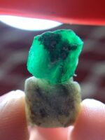 Stunning 17.95 ct Emerald – Compact Elegance in Green - Image 9
