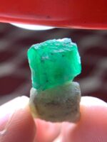 Stunning 17.95 ct Emerald – Compact Elegance in Green - Image 10