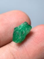 3.45ct Swat Emerald Crystal – Elegant Formation with Vivid Green Brilliance - Image 2