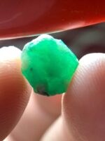 Discovering a 3.65 ct Swat Emerald : Raw Natural Beauty - Image 2
