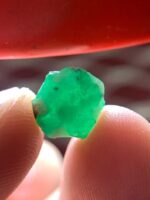 Discovering a 3.65 ct Swat Emerald : Raw Natural Beauty - Image 11