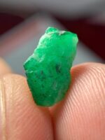 3.45ct Swat Emerald Crystal – Elegant Formation with Vivid Green Brilliance - Image 3