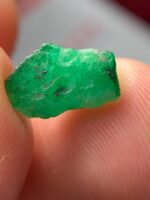 3.45ct Swat Emerald Crystal – Elegant Formation with Vivid Green Brilliance - Image 4