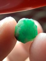 Discovering a 3.65 ct Swat Emerald : Raw Natural Beauty - Image 4