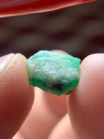 Discovering a 3.65 ct Swat Emerald : Raw Natural Beauty - Image 5