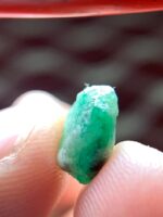 Discovering a 3.65 ct Swat Emerald : Raw Natural Beauty - Image 8