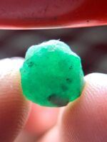 Discovering a 3.65 ct Swat Emerald : Raw Natural Beauty - Image 9