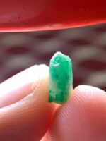 Discovering a 3.65 ct Swat Emerald : Raw Natural Beauty - Image 10