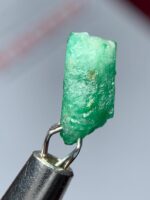 3.45ct Swat Emerald Crystal – Elegant Formation with Vivid Green Brilliance - Image 7