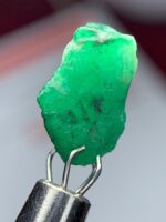 3.45ct Swat Emerald Crystal – Elegant Formation with Vivid Green Brilliance - Image 9