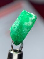 3.45ct Swat Emerald Crystal – Elegant Formation with Vivid Green Brilliance - Image 10