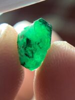 The Graceful 1.80 ct Swat Emerald Crystal: Small Yet Striking - Image 2