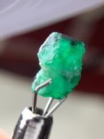 The Graceful 1.80 ct Swat Emerald Crystal: Small Yet Striking - Image 11