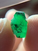 The Graceful 1.80 ct Swat Emerald Crystal: Small Yet Striking - Image 4