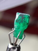 The Graceful 1.80 ct Swat Emerald Crystal: Small Yet Striking - Image 5