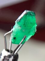 The Graceful 1.80 ct Swat Emerald Crystal: Small Yet Striking - Image 6