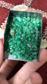 65 Carat Swat Emerald Rough Lot – A Slender Crystal with Linear Elegance - Image 3