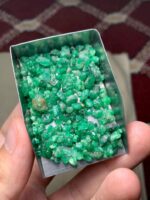 65 Carat Swat Emerald Rough Lot – A Slender Crystal with Linear Elegance - Image 8