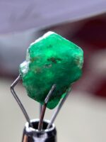 4.21 ct Swat Emerald Crystal – A Compact Gem of Natural Elegance - Image 4
