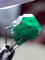 4.21 ct Swat Emerald Crystal – A Compact Gem of Natural Elegance - Image 5