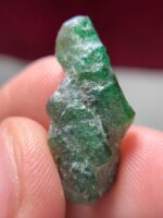 10.00ct Swat Emerald Crystal – A Striking Elongated Gem from Pakistan's Emerald Belt - Image 8