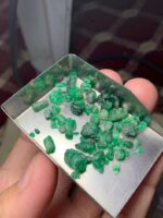 Swat’s Captivating Gem: A 34.65 Carat Emerald Rough Lot - Image 6