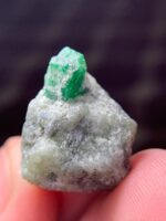 Swat Emerald Specimen: 38-Carat Mineral Crystal - Image 4