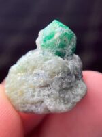 Swat Emerald Specimen: 38-Carat Mineral Crystal - Image 9