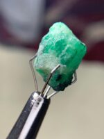Swat’s Majestic Green: An 8.35 Carat Emerald Crystal - Image 5