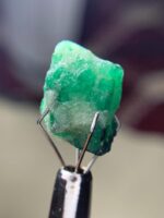 Swat’s Majestic Green: An 8.35 Carat Emerald Crystal - Image 9