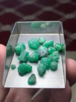 41.35ct A Wide and Flat Swat Emerald Rough Lot - Image 15