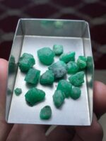 41.35ct A Wide and Flat Swat Emerald Rough Lot - Image 5