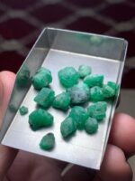 41.35ct A Wide and Flat Swat Emerald Rough Lot - Image 10