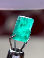 1.41 ct Swat Emerald Crystal — Elegance in Green - Image 4