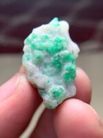 39.50 ct Swat Emerald Specimen: Elegant Green Brilliance - Image 4