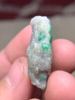 39.50 ct Swat Emerald Specimen: Elegant Green Brilliance - Image 7