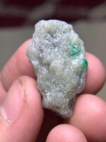 39.50 ct Swat Emerald Specimen: Elegant Green Brilliance - Image 9