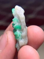 39.50 ct Swat Emerald Specimen: Elegant Green Brilliance - Image 10