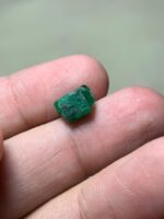 Exploring the Beauty of a 3.82ct Swat Emerald Crystal - Image 3