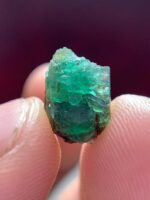3.90ct Laghman Emerald Crystal: Balanced Beauty from Afghanistan - Image 2