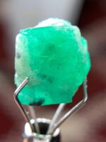 4.55 ct Swat Emerald Crystal – Natural Green Beauty from Pakistan - Image 11