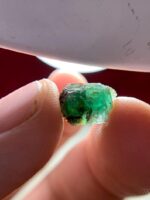 3.90ct Laghman Emerald Crystal: Balanced Beauty from Afghanistan - Image 3