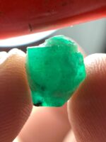 4.55 ct Swat Emerald Crystal – Natural Green Beauty from Pakistan - Image 4