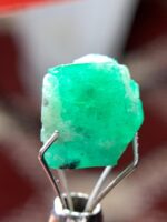 4.55 ct Swat Emerald Crystal – Natural Green Beauty from Pakistan - Image 6
