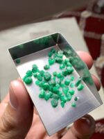 17.15 ct Swat Emerald Rough Lot – A Natural Collection of Pure Green Beauty - Image 6